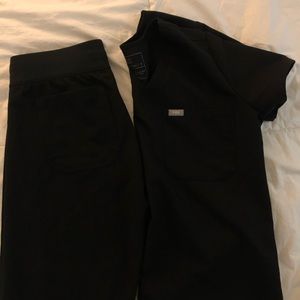 FIGS black scrub set